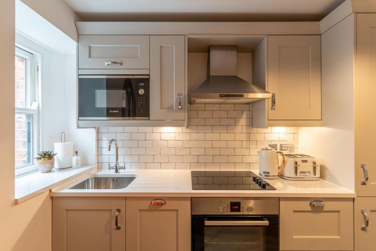 Luxury Chapel Apartment Within City Walls Честер Экстерьер фото