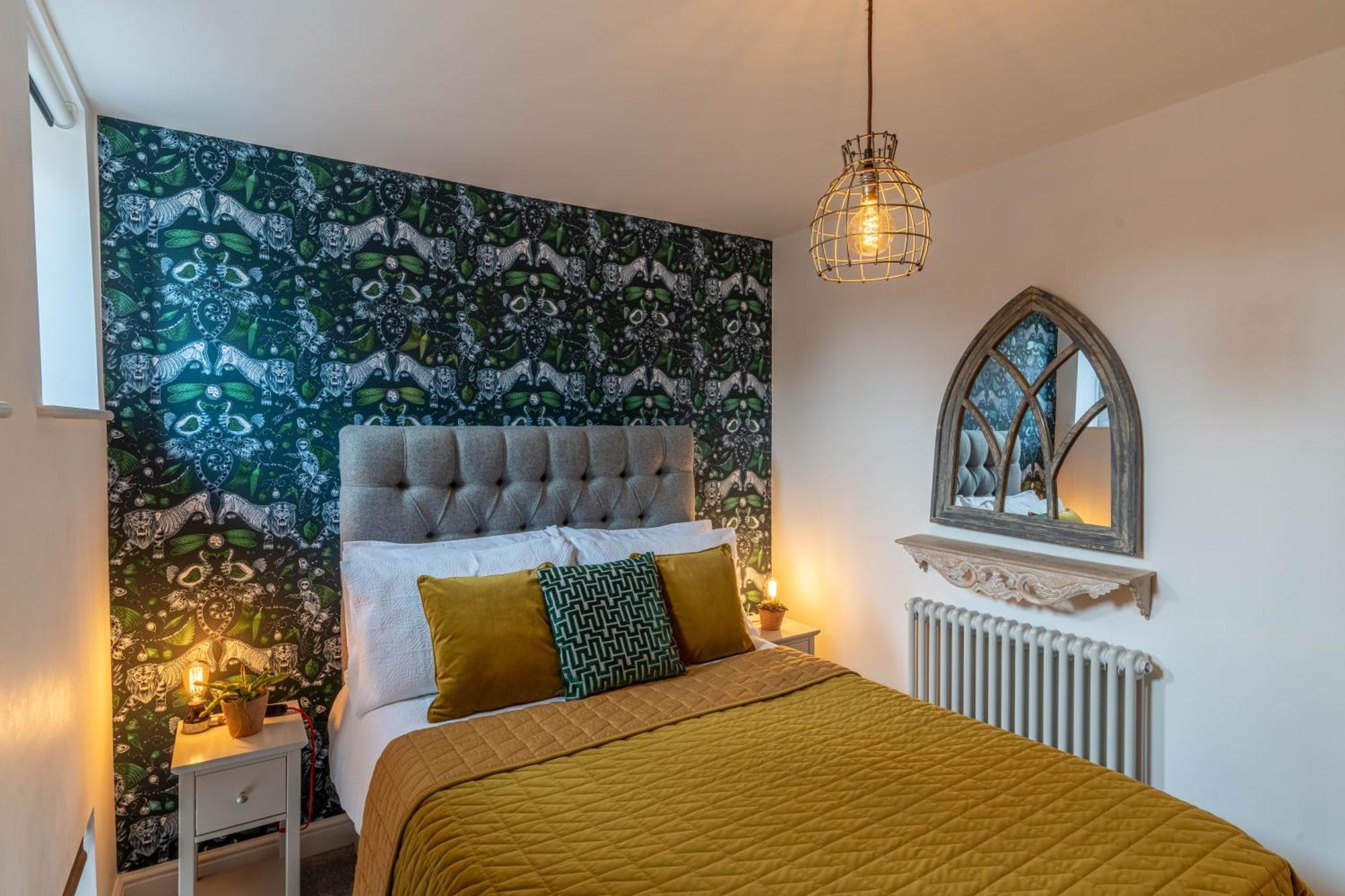 Luxury Chapel Apartment Within City Walls Честер Экстерьер фото